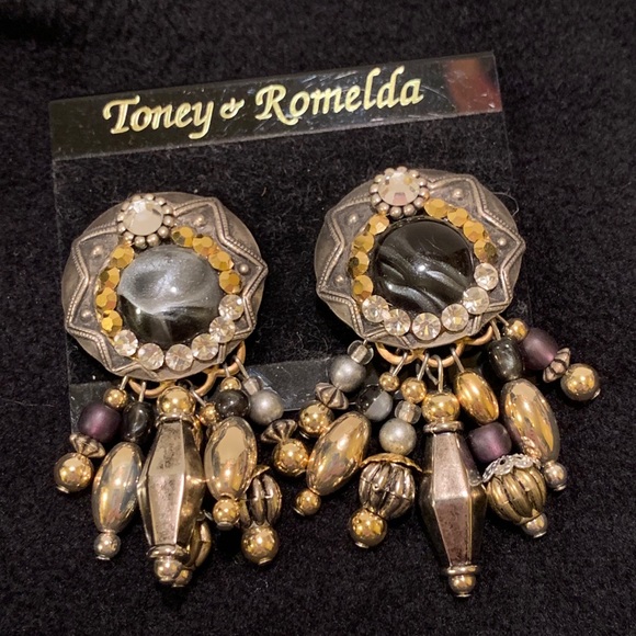 WOMEN’S TONEY & ROMELDA CLIP ON EARRINGS. - Picture 1 of 6